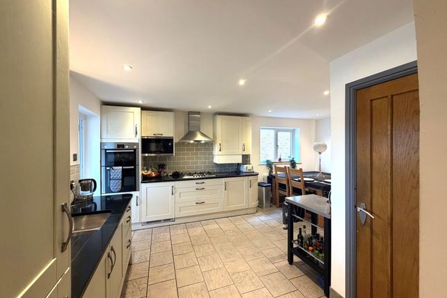 6, Bracken Court, Doncaster photo 3