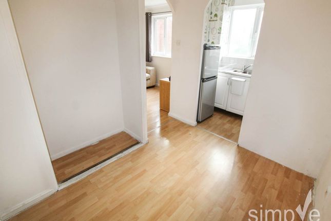 Dehavilland Close, Northolt Middlesex photo 4