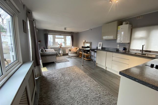 29 First Avenue, Galley Hill, Waltham Abbey photo 4