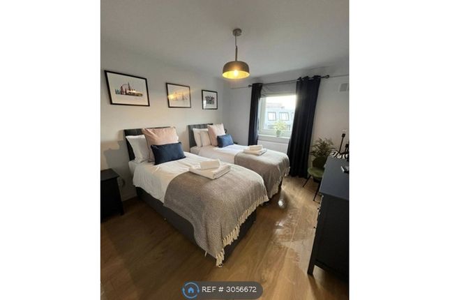 Flat, Gresse Street, London photo 4