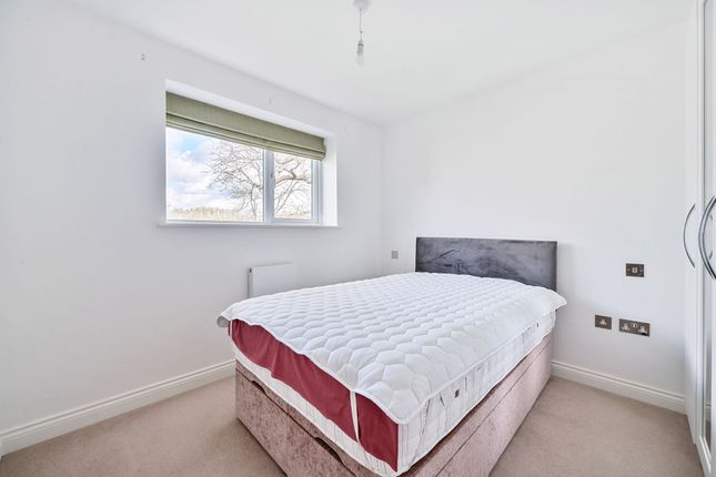 End terrace house for sale in Oak Glade, Epsom