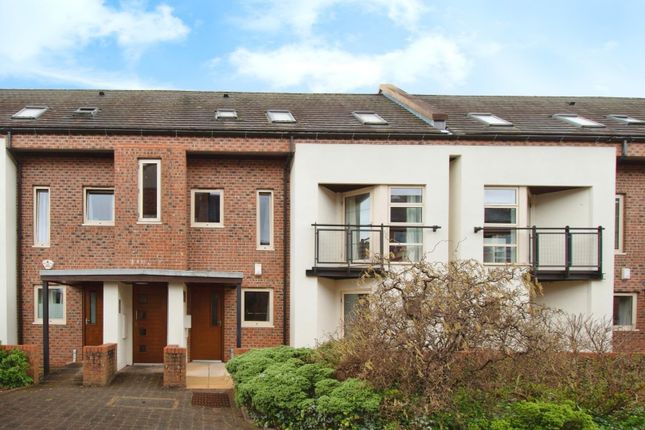 Thumbnail Flat for sale in Lawrence Square, York