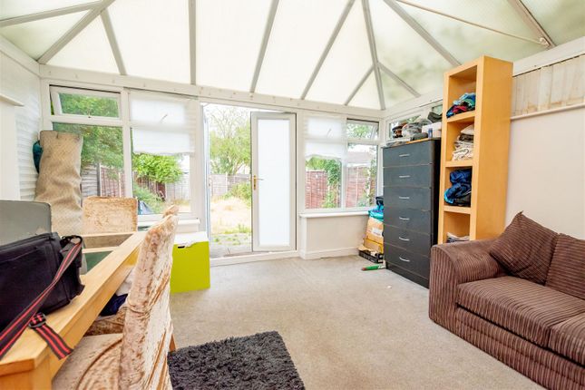 60, Victoria Avenue, Camberley photo 4