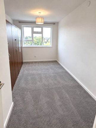 FLAT 32, 25, MELBOURNE HOUSE, HAYES photo 4