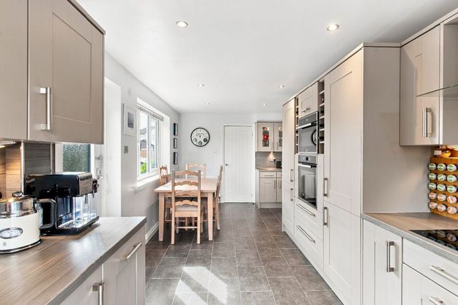 5 Moorside View, Drighlington photo 4