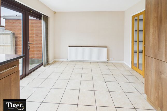 16a, George Avenue, Blackpool photo 3