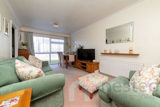 18, Hampton Close, Stevenage photo 2