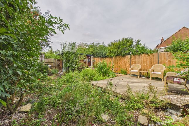 4 Linnet Drive, Aylesbury photo 3