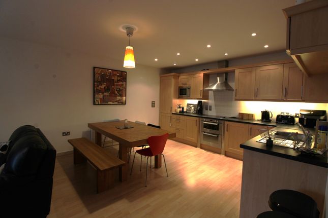 Flat for sale in Kenavon Drive, Reading