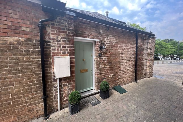 2-bed bungalow on 41, St. Josephs Field, Taunton, £1,250/mo