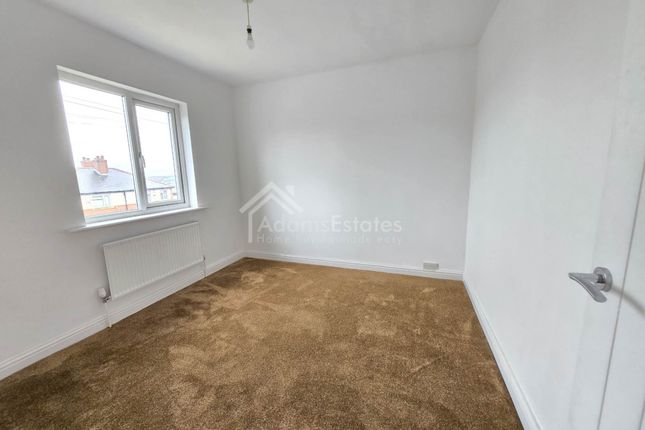 28, Laverhill, Liversedge photo 5