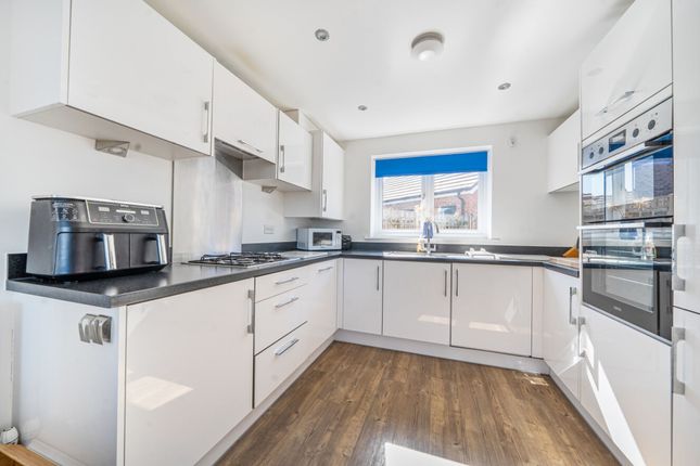 6 Legg Vale, Chichester photo 2