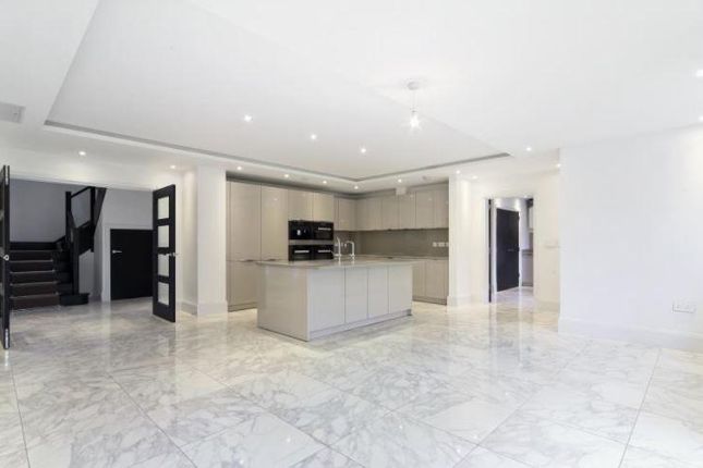 Thumbnail Property to rent in Chandos Way, Hampstead