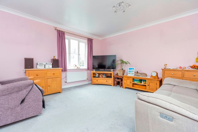 12 Cresscombe Close, Gillingham photo 2