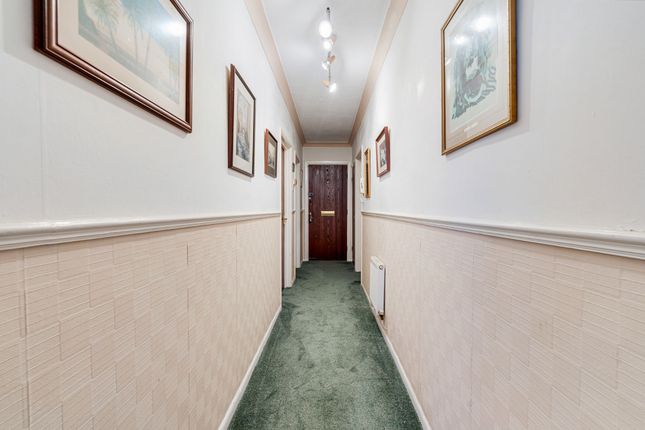 38 Heatherfield, Bolton photo 4