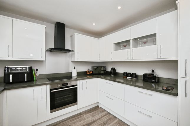 5, Wellesley, HARLOW photo 3