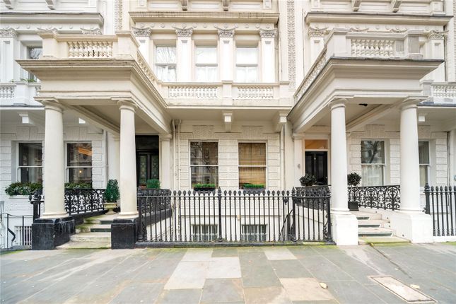 Flat for sale in Queen's Gate, London