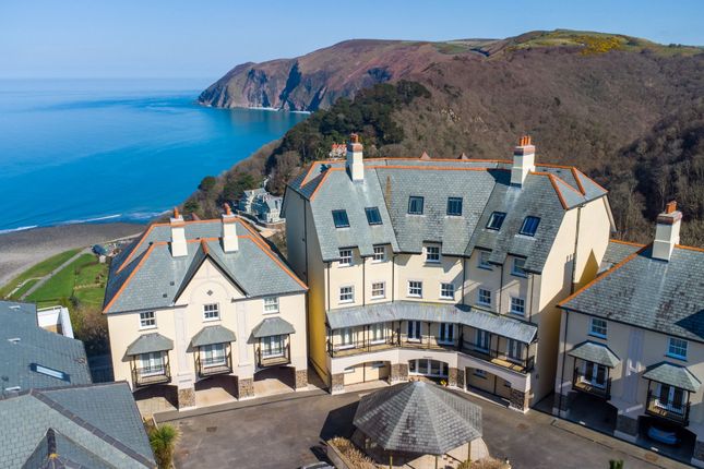 5 Castle Heights, Lynton photo 2