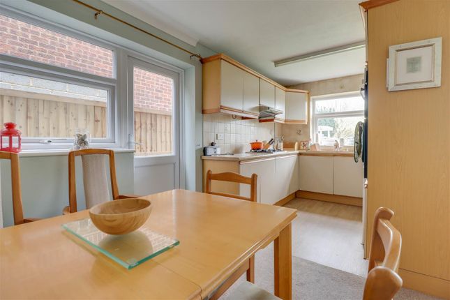 4, Viking Way, Wickford photo 3