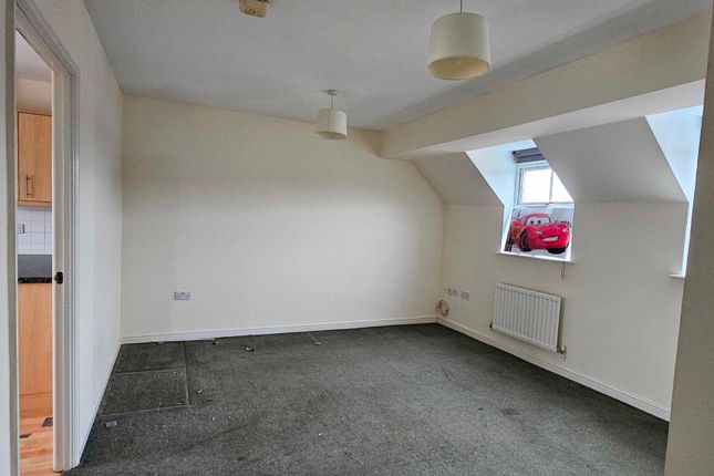 Thumbnail Flat to rent in Tracy Avenue, Langley, Slough