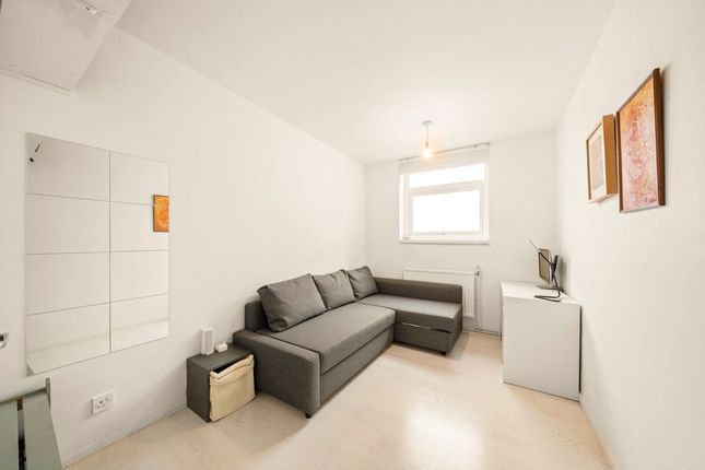 Flat 31, Landmann House, Rennie Estate, London photo 4