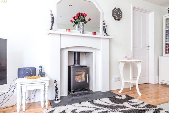 17, Old Orchard, West Byfleet photo 4