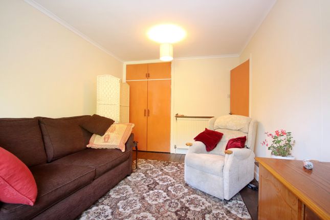 132, Gore Road, New Milton photo 3