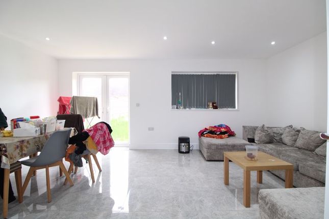 130, Wingate Road, Luton photo 4