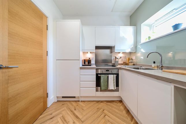 Flat 21 Hampstead House, 2 Spring Promenade, West Drayton photo 2