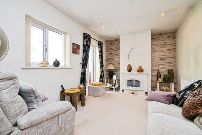 4, The Oaks, Elizabeth Walk, Tipton photo 2