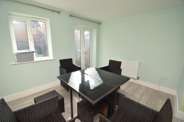 8, Springfield Drive, Wakefield photo 3