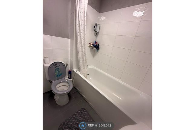 Flat, Goosander Court Raven Close, London photo 5