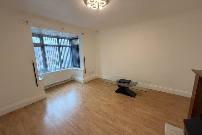 92..., Broadstone Way, Bradford photo 5