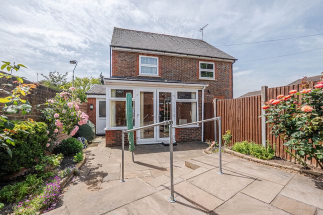 7, Staines Square, Dunstable photo 4