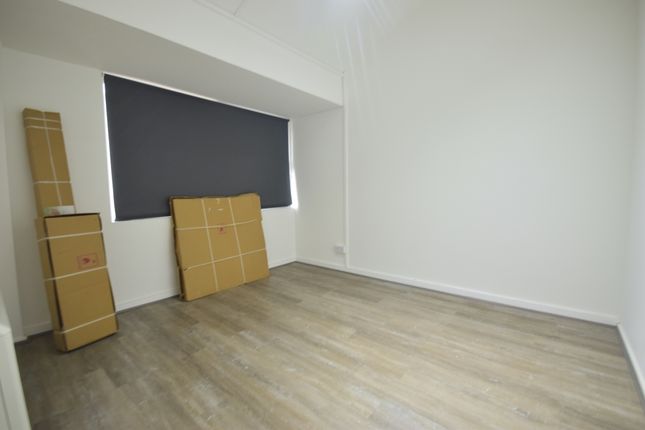 Flat to rent in Upper Street South, New Ash Green, Longfield