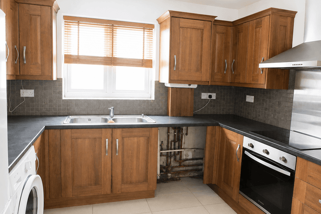 82, Graham Road, HARROW photo 4