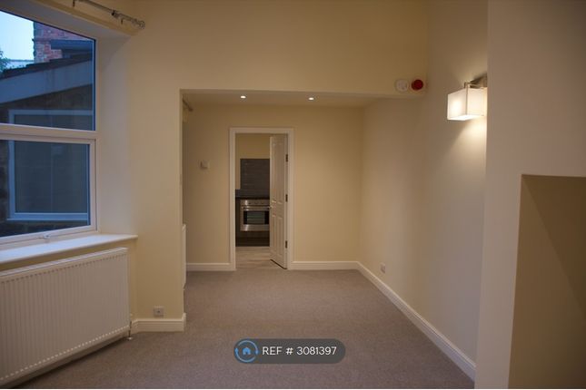 Studio flat on East Parade, Harrogate, £800/mo
