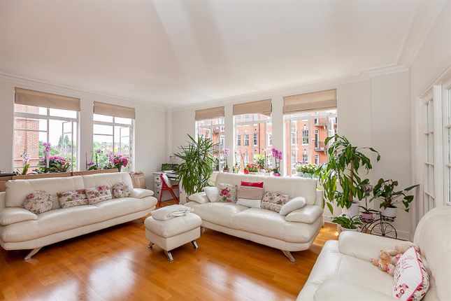 Oakwood Court, London photo 4