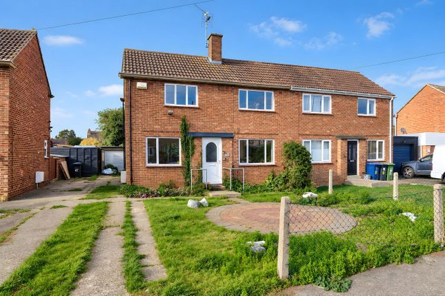 2-bed semi-detached on Coxons Close, Huntingdon, £250,000
