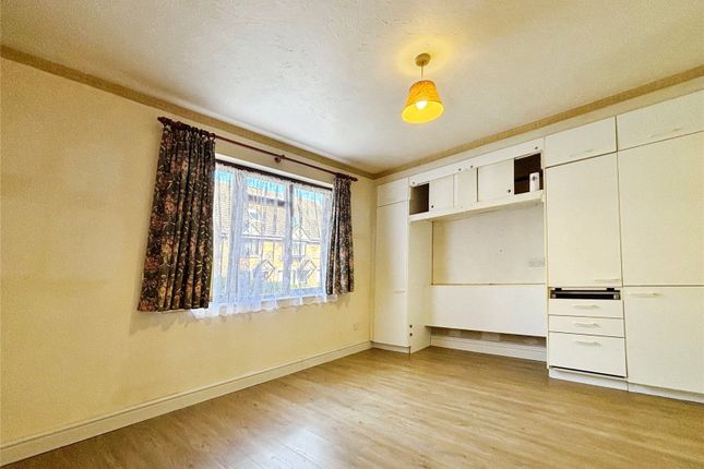 33, Rowe Court, Reading photo 3