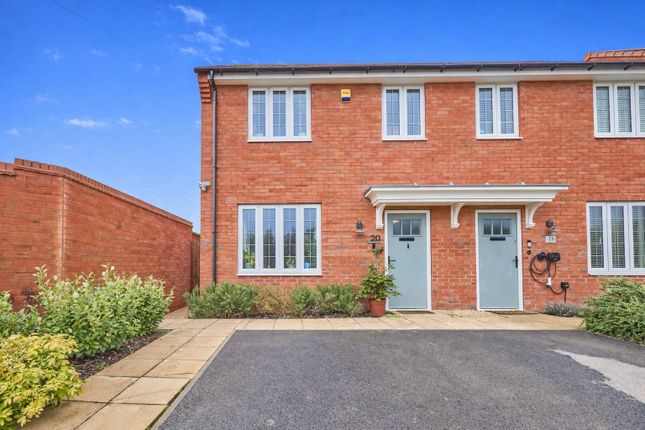 3-bed house on 20, Stock Dove Close, Hinckley, £270,000