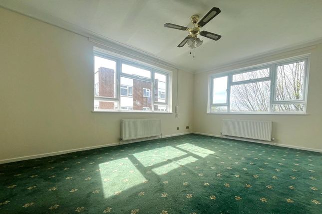 Flat for sale in Queen Elizabeth Drive, Aldershot, Hampshire