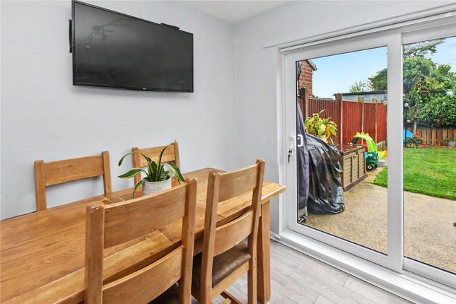 110, Coppice Wood Avenue, Leeds photo 4