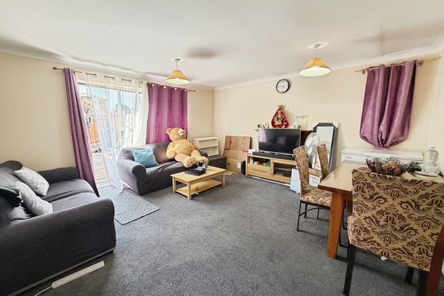 59, Morecambe Close, Stevenage photo 3