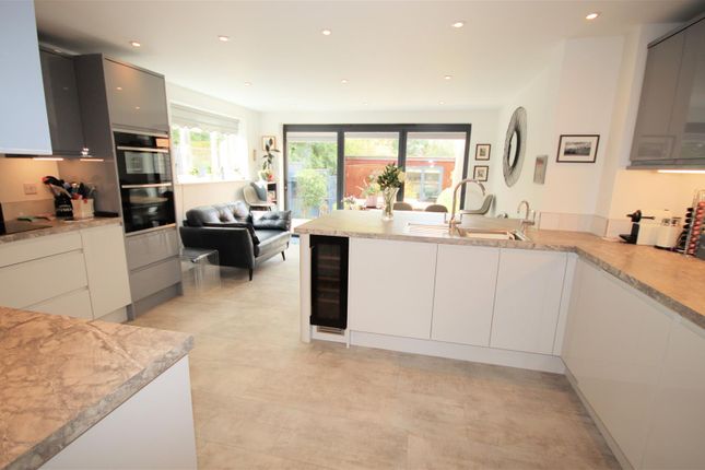 17, Willow Way, Toddington photo 2