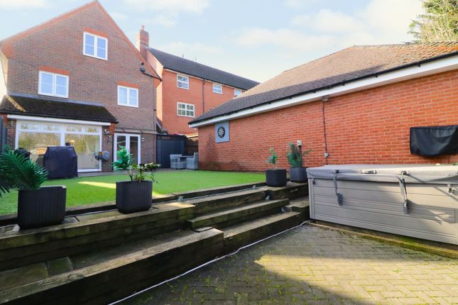 19 Jarvis Fields, Southampton photo 4