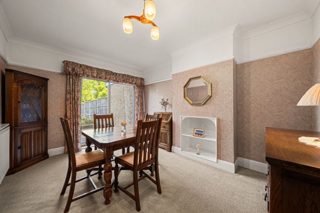158, Woodham Lane, Surrey photo 3