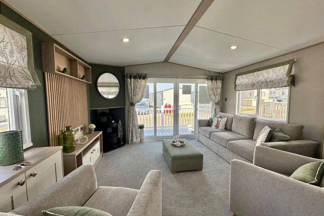 Broadland Sands Holiday Park, Corton photo 4