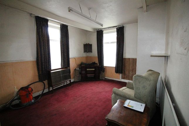 May Lodge, 57, Dark Lane, Batley photo 3