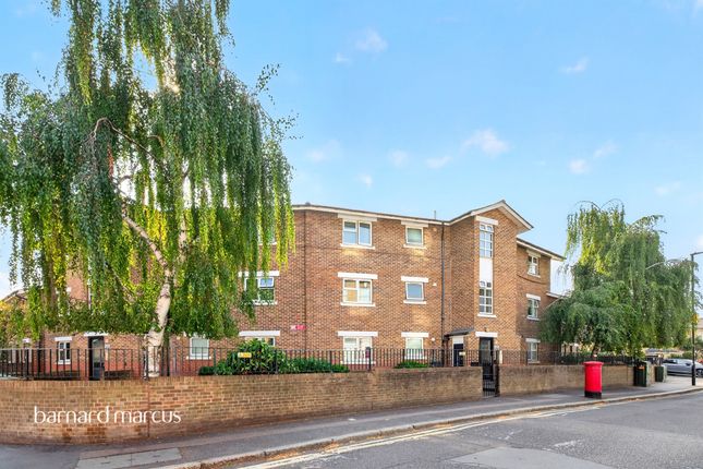 Flat 5, Cheam House, 144, Brook Drive, London photo 3